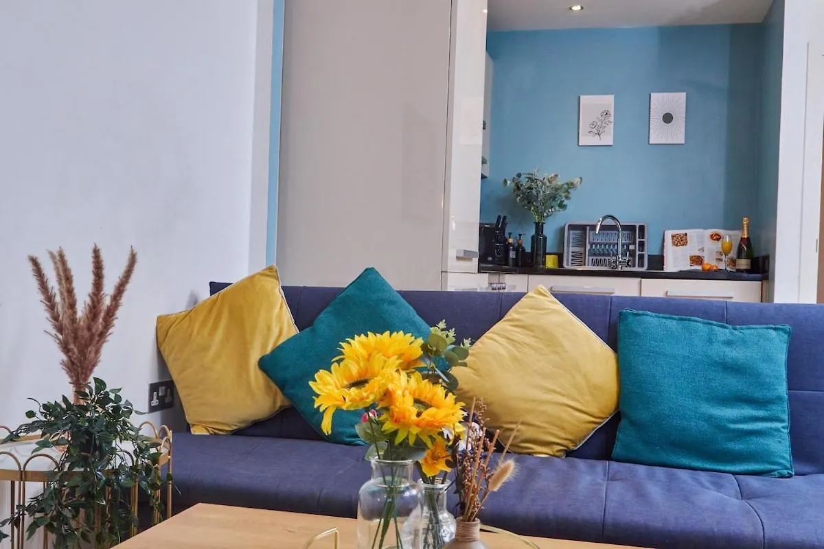 Leeds - 4 Beds - Balcony - Wifi - Yorksha Property