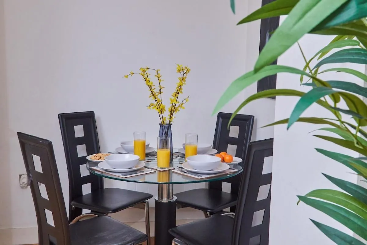 Leeds - 4 Beds - Balcony - Wifi - Yorksha Property