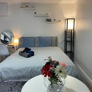 Apartment Charming, Cosy Hideaway With Free Wifi, Parking, Leeds (West Yorkshire)
